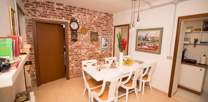 Apsistokite B&B ARTISTIC TIRANA viešbutyje už gerą kainą. 