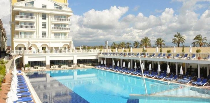 Apsistokite DREAM WORLD RESORT & SPA viešbutyje už gerą kainą.