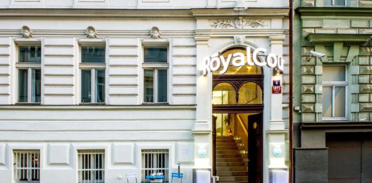 Apsistokite ROYAL COURT HOTEL viešbutyje už gerą kainą. 