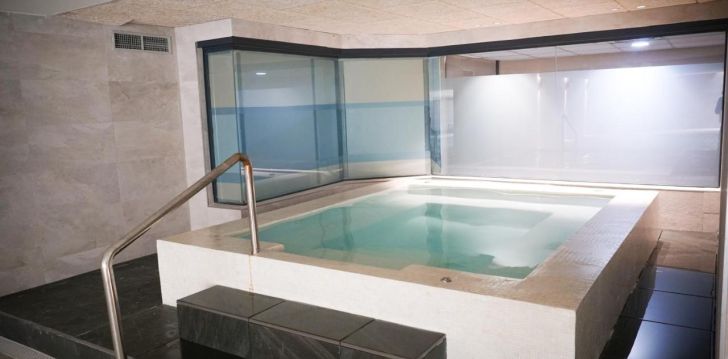 rinkitės viešbutį OHTELS VILA ROMANA kelionei į Ispanija