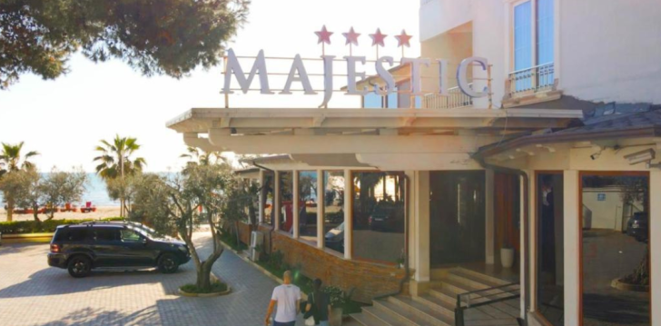 apgyvendinimas 4* MAJESTIC HOTEL