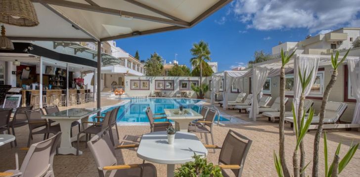 Apsistokite BELLA ELENA APARTMENTS viešbutyje už gerą kainą.