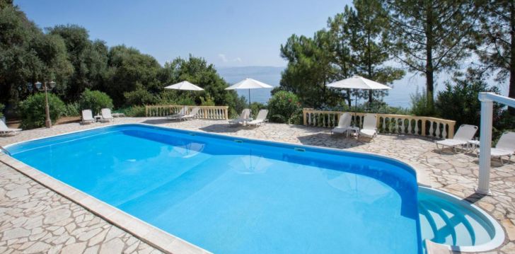 Apsistokite AURORA BEACH HOTEL CORFU viešbutyje už gerą kainą. 