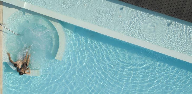 THE IXIAN GRAND & ALL SUITES - klientų vertinamas, kaip geras kainos ir kokybės santykis. 