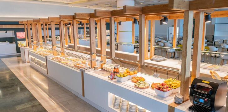 LANDMAR COSTA LOS GIGANTES FAMILY RESORT - klientų vertinamas, kaip geras kainos ir kokybės santykis.