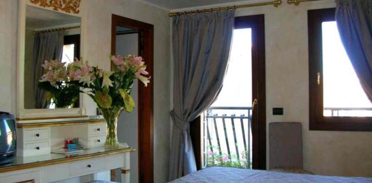 Romantiškas laikas Venecijoje 3* apartamentuose HOTEL CARLTON CAPRI! 10