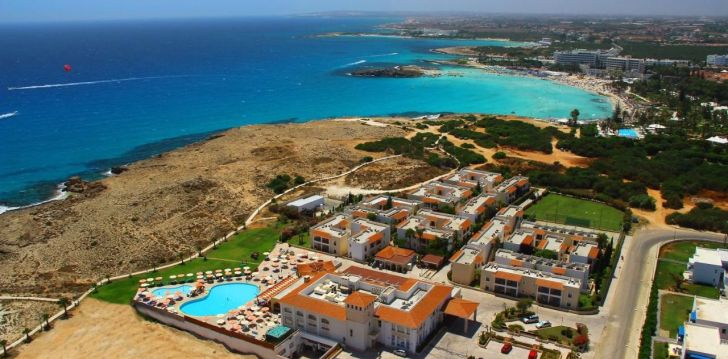 Apsistokite AKTEA BEACH VILLAGE viešbutyje už gerą kainą. 