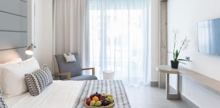 apsistokite GLAROS BEACH HOTEL viešbutyje už gerą kainą.