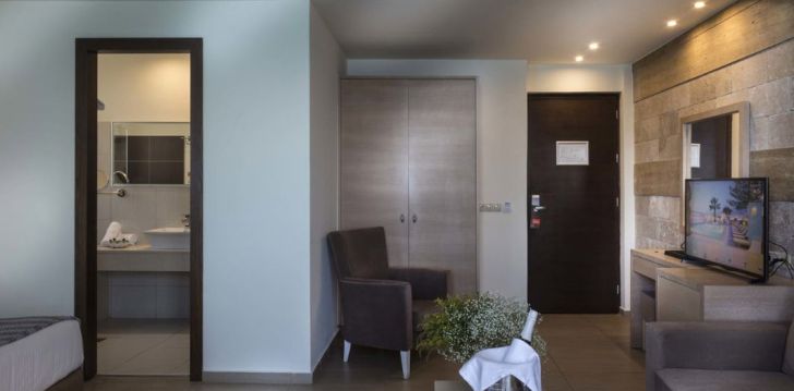 planuoji kelionę į Graikija? apsistokite 4 viešbutyje GLAROS BEACH HOTEL. 