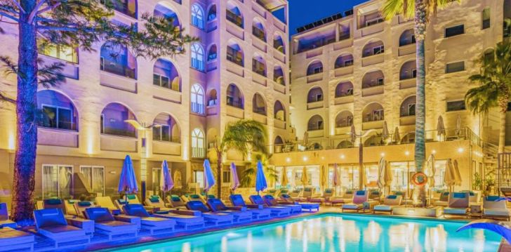 apsistokite GLAROS BEACH HOTEL viešbutyje už gerą kainą. 