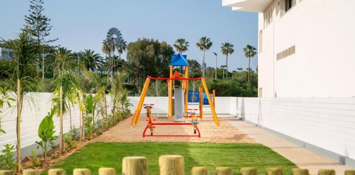 Apsistokite NISSIBLU BEACH RESORT viešbutyje už gerą kainą.