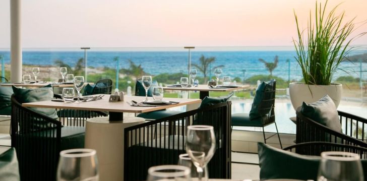 Viešbutis NISSIBLU BEACH RESORT įsikūręs Kipras. 