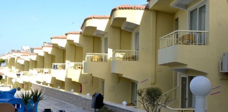 apsistokite SAND BEACH HOTEL viešbutyje už gerą kainą.