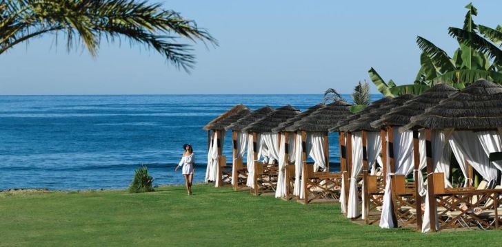 Apsistokite CONSTANTINOU BROS ATHENA ROYAL BEACH viešbutyje už gerą kainą. 