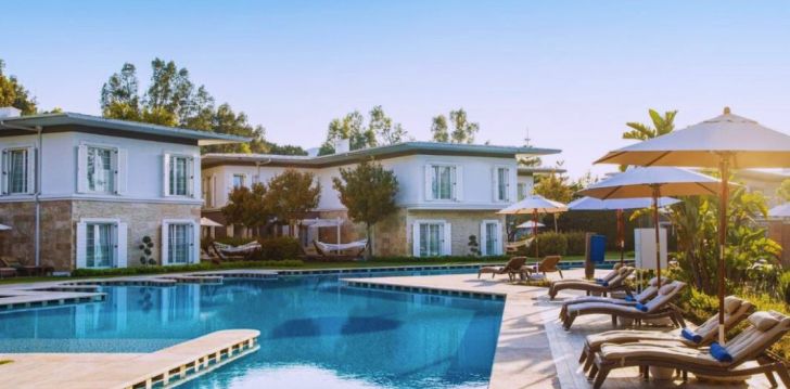 apsistokite CORNELIA AZURE VILLAS viešbutyje už gerą kainą. 