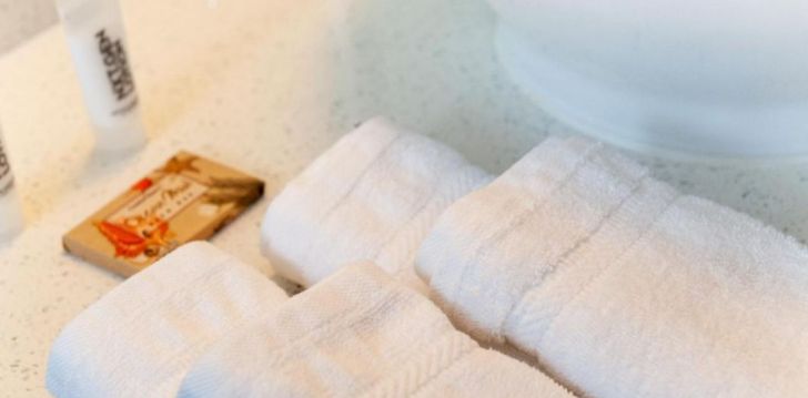 apgyvendinimas 3* WATERSIDE HOTEL & SUITES