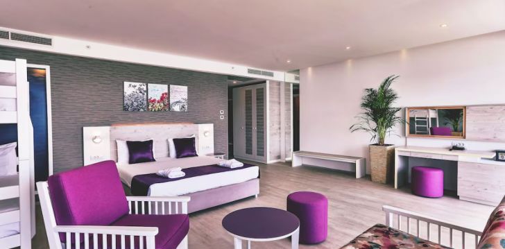 viešbutis CARINE HOTEL PARK įsikūręs Juodkalnija.
