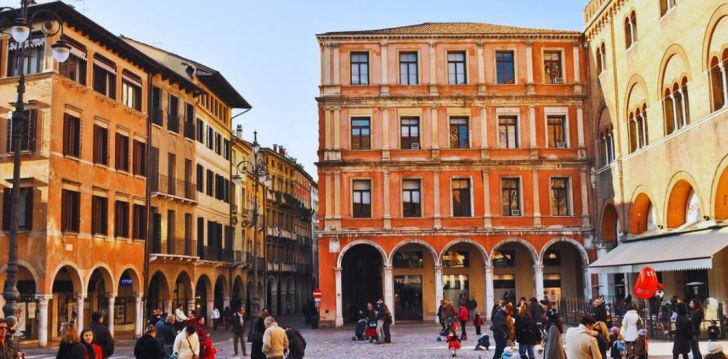 viešbutis POILSINĖ IR PAŽINTINĖ KELIONĖ (ITALIJA) įsikūręs Italija.