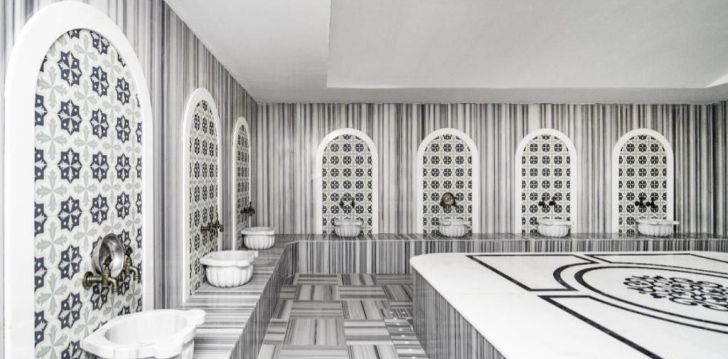 apsistokite SIDE MOON PALACE viešbutyje už gerą kainą.