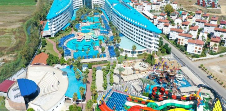 CRYSTAL ADMIRAL RESORT SUITES & SPA - klientų vertinamas, kaip geras kainos ir kokybės santykis.