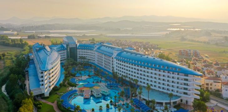 CRYSTAL ADMIRAL RESORT SUITES & SPA - klientų vertinamas, kaip geras kainos ir kokybės santykis. 