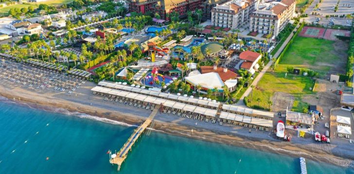 apsistokite CRYSTAL FAMILY RESORT & SPA viešbutyje už gerą kainą.