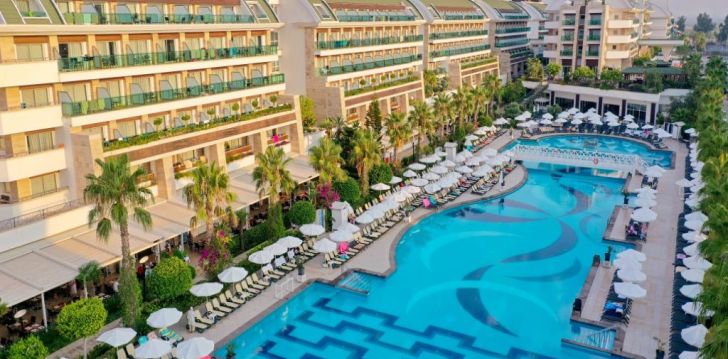 Apsistokite CRYSTAL WATERWORLD RESORT & SPA viešbutyje už gerą kainą. 