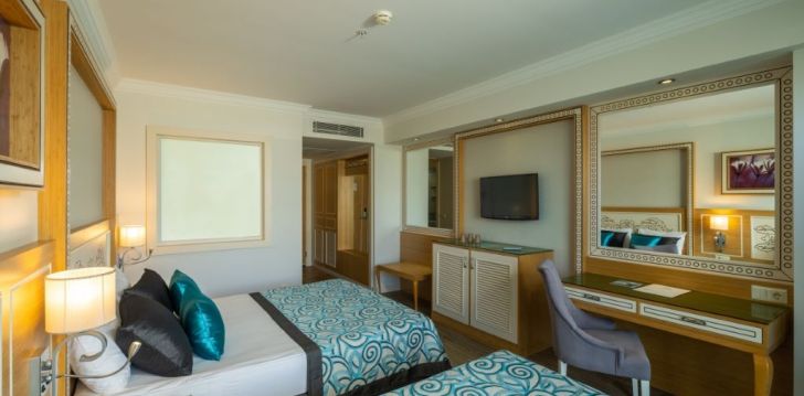 apgyvendinimas 5* CRYSTAL WATERWORLD RESORT & SPA