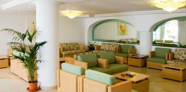 apsistokite APARTHOTEL ESQUINZO Y MONTE DEL MAR viešbutyje už gerą kainą. 