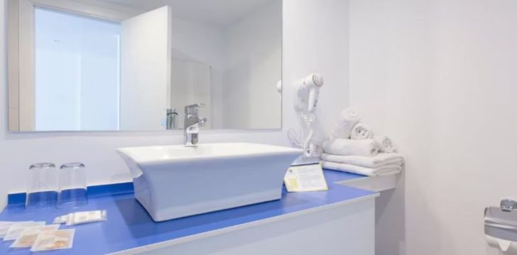 Viešbutis GUYA WAVE HOTEL įsikūręs Ispanija. 