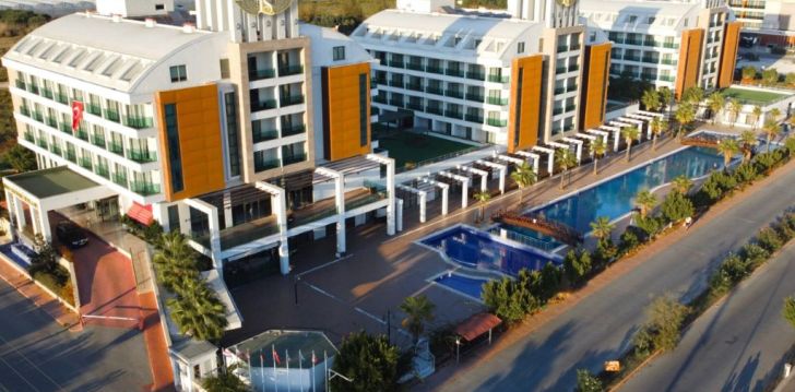Apsistokite LINDA SUNNY BEACH HOTEL AND SPA viešbutyje už gerą kainą.