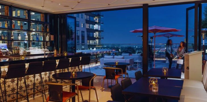 nepraleisk progos pailsėti už gerą kainą - viešbutyje THE GODFREY HOTEL HOLLYWOOD