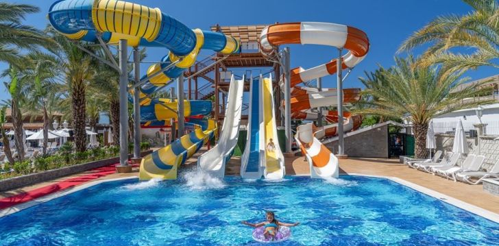 Viešbutis QUATTRO BEACH SPA & RESORT HOTEL įsikūręs Turkija. 