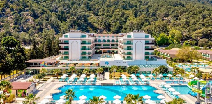 apsistokite DOSINIA LUXURY RESORT viešbutyje už gerą kainą. 