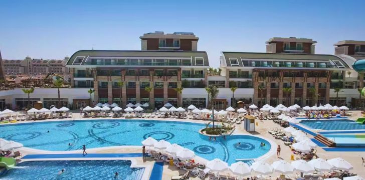 Tavo atostogos prasideda viešbutyje CRYSTAL WATERWORLD RESORT & SPA