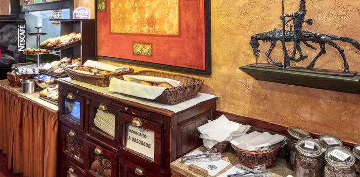 atostogos Vengrija – apsistokite viešbutyje HOTEL CHARLES