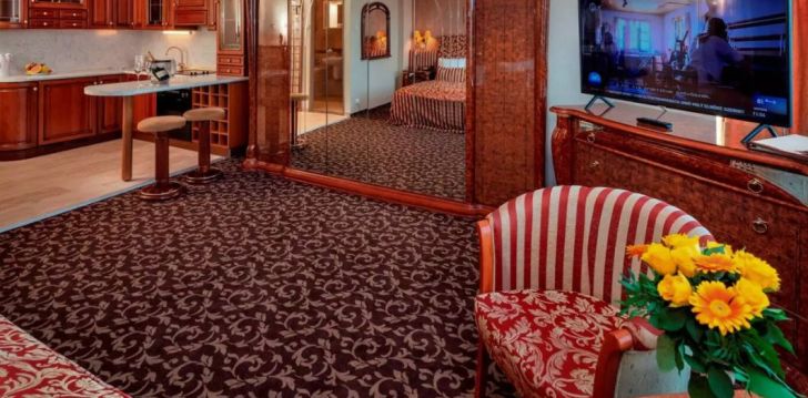viešbutis HOTEL CHARLES įsikūręs Vengrija. 