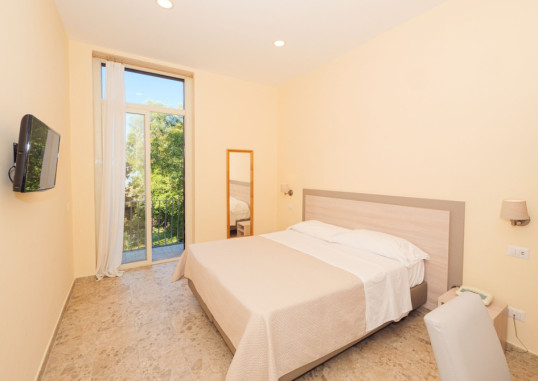 DELLE PALME 8