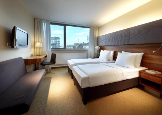 EUROSTARS EMBASSY 4