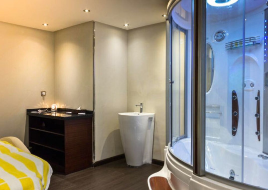 RENZ HOTEL 23