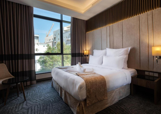 GLADIOLUS HOTEL 11