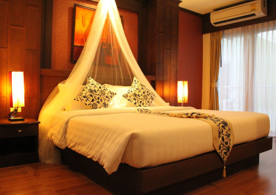 HEMINGWAY'S HOTEL 26
