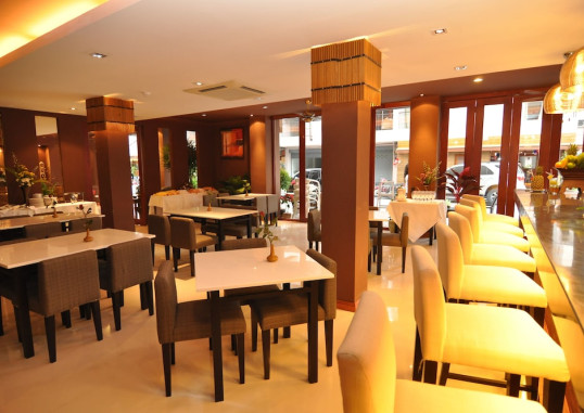 HEMINGWAY'S HOTEL 9