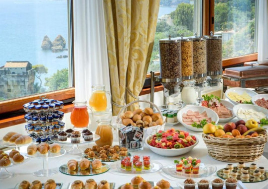 LLOYD'S BAIA HOTEL 10