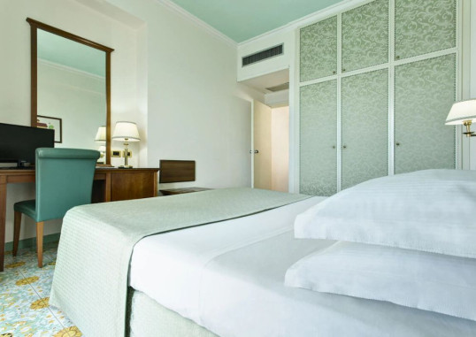 LLOYD'S BAIA HOTEL 18