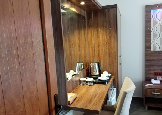DOLPHIN APART & HOTEL 21