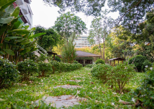 HILLSIDE RESORT 7