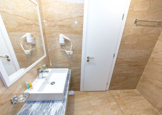 CLASS HOTEL 20