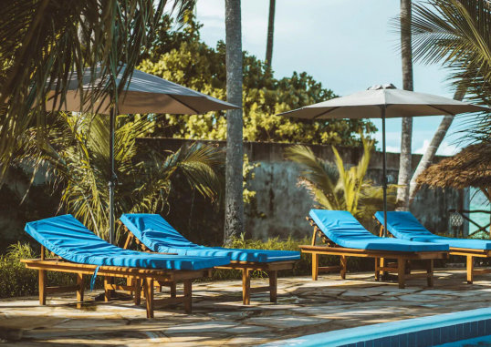 SUNNY PALMS BEACH BUNGALOWS 4