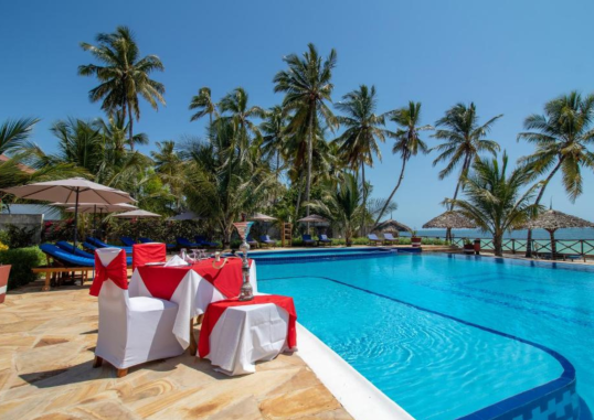 SUNNY PALMS BEACH BUNGALOWS 11